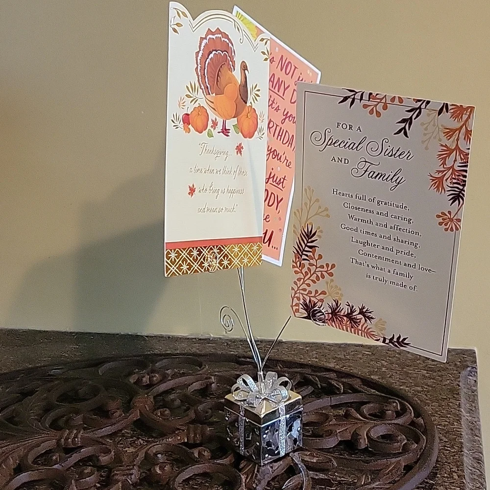 Decorative silver metal holder for cards, Brunch tags, or pictures